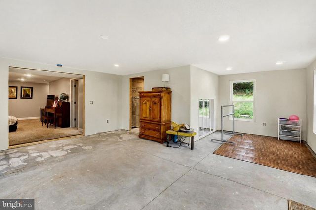 14275 EBAUGH RD, Stewartstown, PA 17363