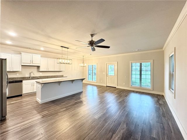 823 NE Heights Lane, Bentonville, AR 72712