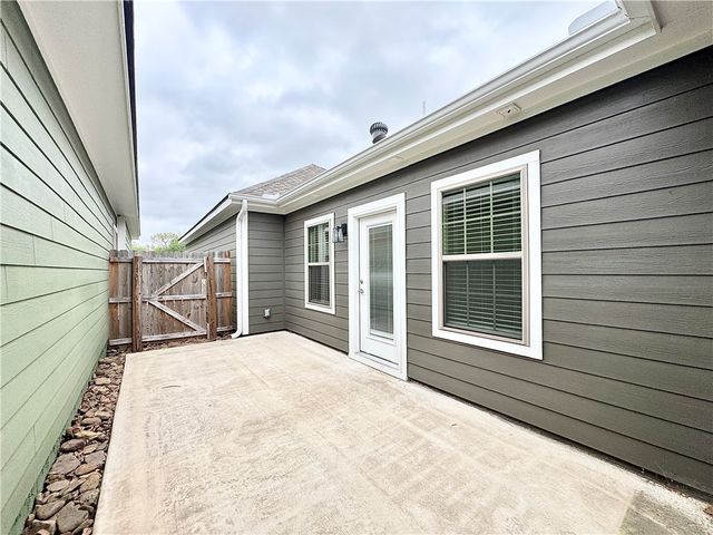 823 NE Heights Lane, Bentonville, AR 72712