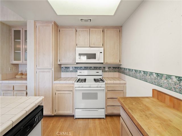 24528 Mcbean Parkway 30, Valencia, CA 91355