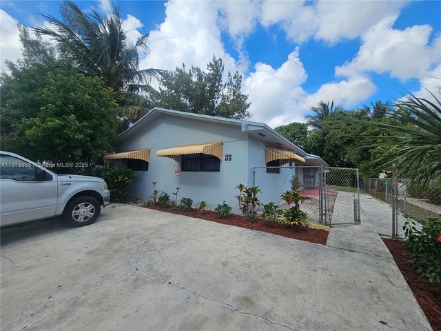 1371 NE 144th St 1, Miami, FL 33161