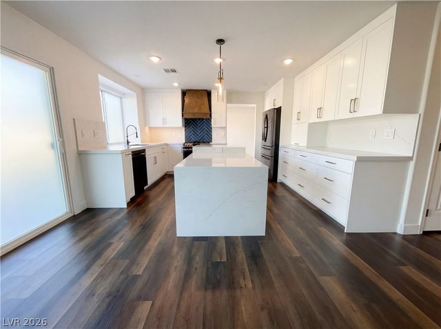 7848 Desert Bell Avenue, Las Vegas, NV 89128