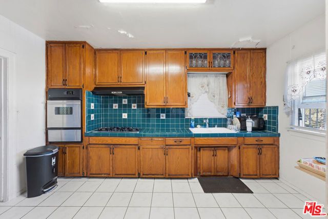 4098 W 23rd Street, Los Angeles, CA 90018