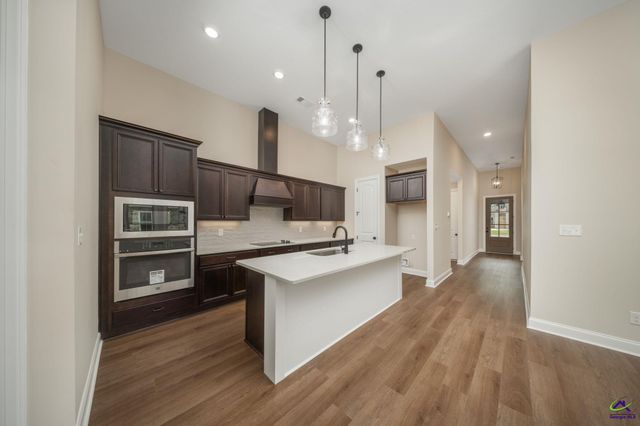 2 Pleasant Oaks Drive, Perry, GA 31069