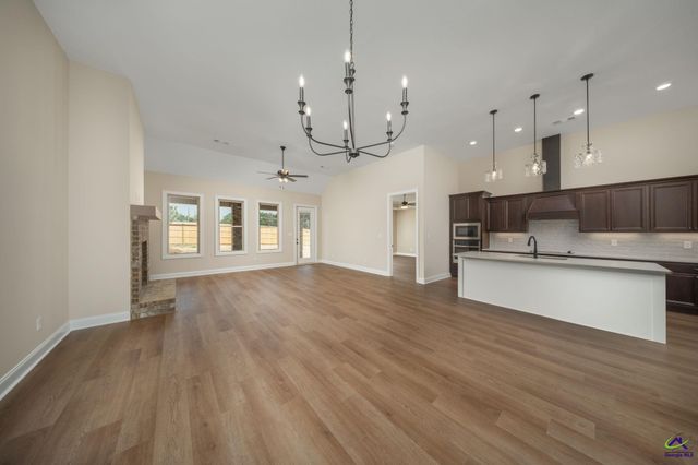 2 Pleasant Oaks Drive, Perry, GA 31069