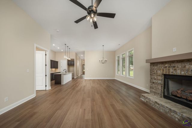 2 Pleasant Oaks Drive, Perry, GA 31069