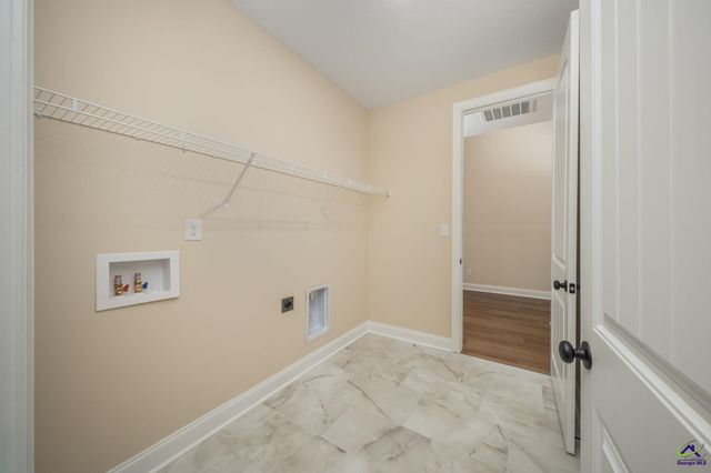 2 Pleasant Oaks Drive, Perry, GA 31069