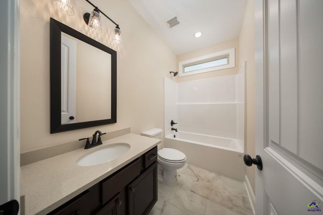 2 Pleasant Oaks Drive, Perry, GA 31069