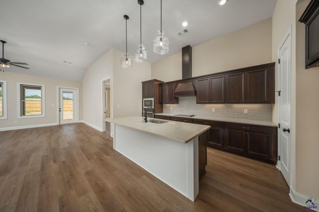 2 Pleasant Oaks Drive, Perry, GA 31069
