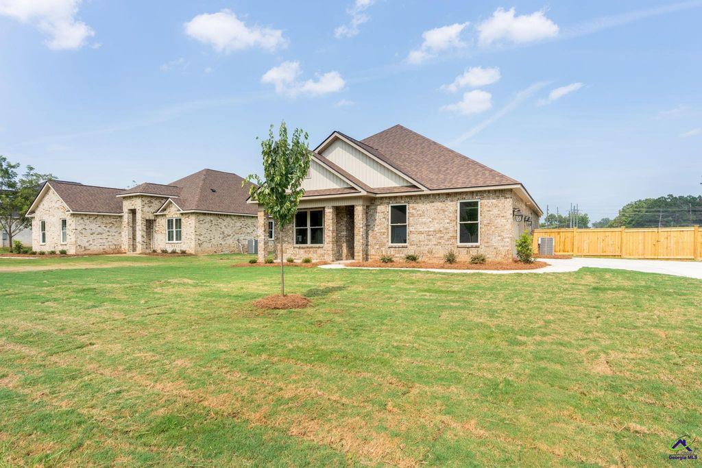 2 Pleasant Oaks Drive, Perry, GA 31069