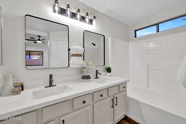 3249 E WILDHORSE Drive, Gilbert, AZ 85297