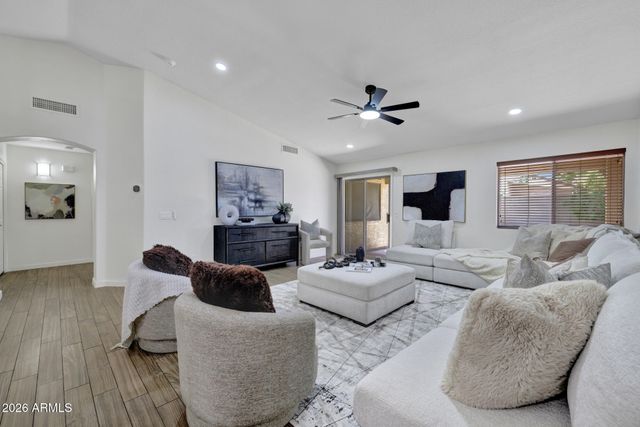 3249 E WILDHORSE Drive, Gilbert, AZ 85297