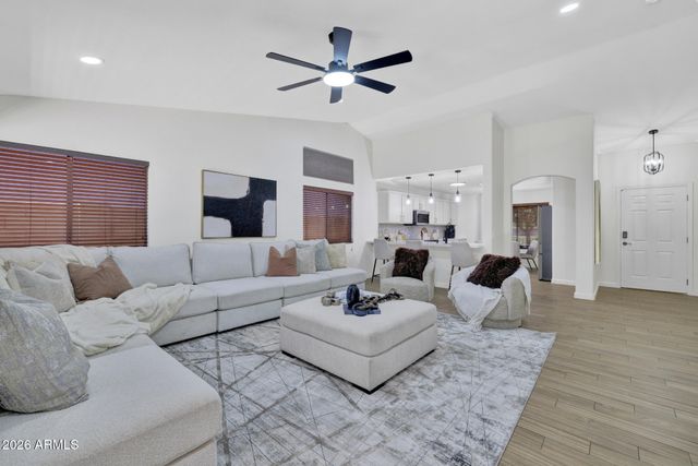 3249 E WILDHORSE Drive, Gilbert, AZ 85297