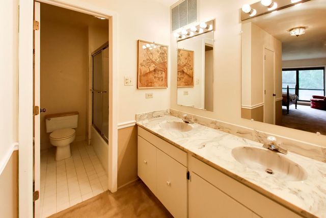 1060 Shermer Road 25, Northbrook, IL 60062