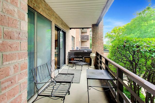 1060 Shermer Road 25, Northbrook, IL 60062