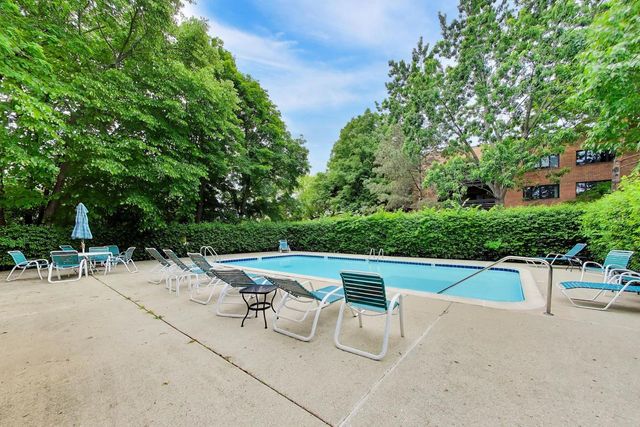1060 Shermer Road 25, Northbrook, IL 60062