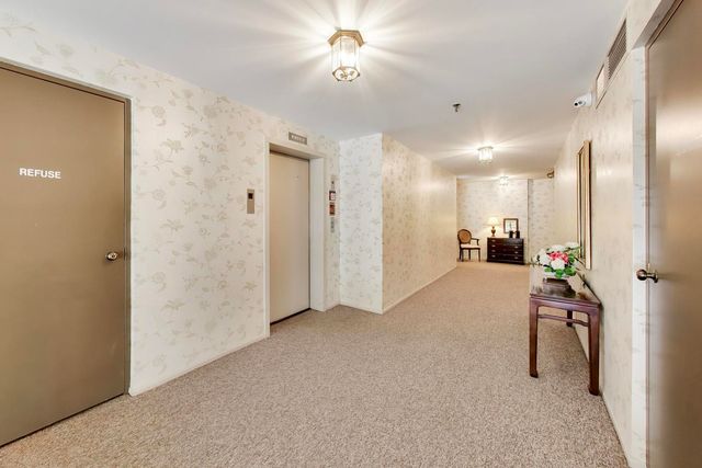 1060 Shermer Road 25, Northbrook, IL 60062