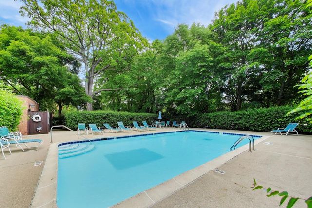 1060 Shermer Road 25, Northbrook, IL 60062