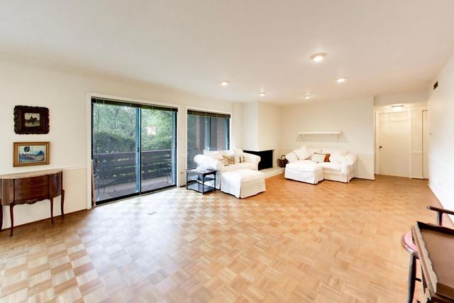 1060 Shermer Road 25, Northbrook, IL 60062