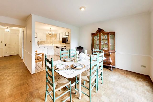 1060 Shermer Road 25, Northbrook, IL 60062