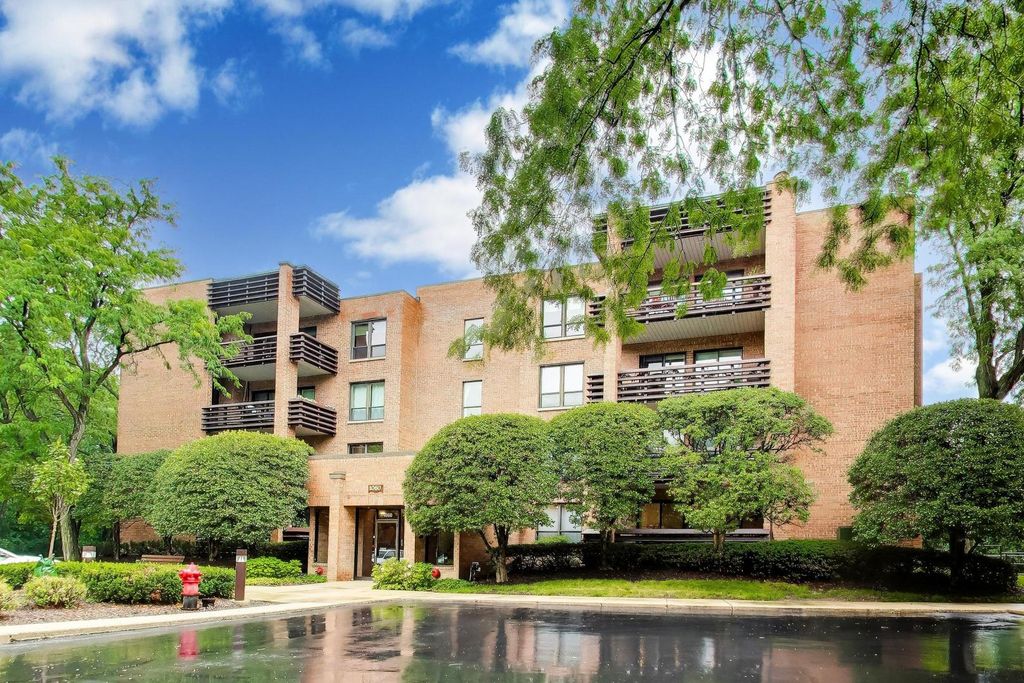 1060 Shermer Road 25, Northbrook, IL 60062