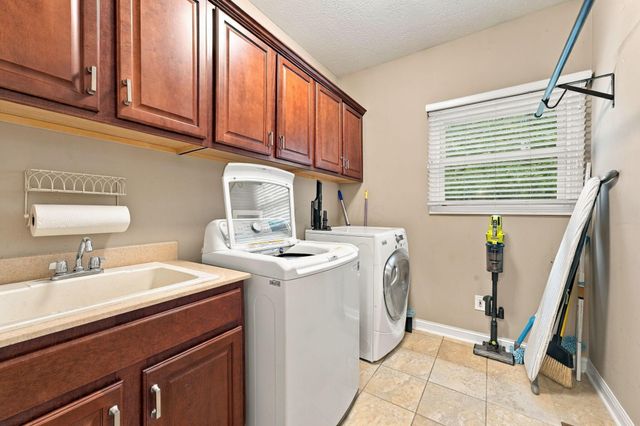 10265 Carmel Drive, Plain City, OH 43064