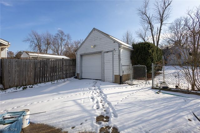 64 Palmetto Avenue, Akron, OH 44301