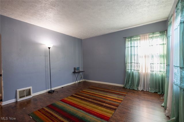 64 Palmetto Avenue, Akron, OH 44301