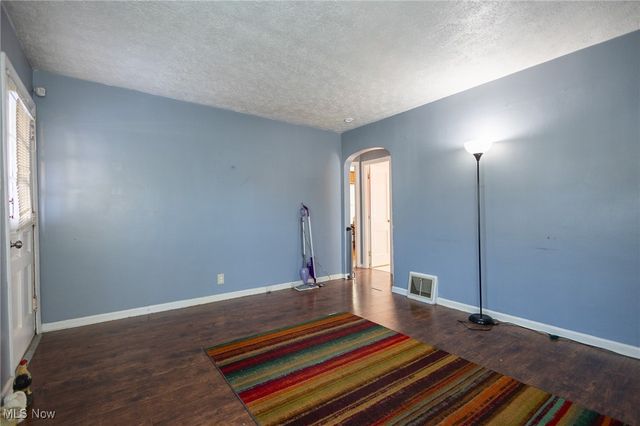 64 Palmetto Avenue, Akron, OH 44301