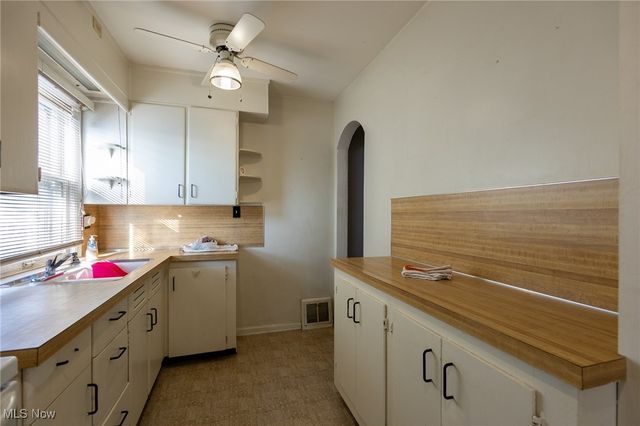 64 Palmetto Avenue, Akron, OH 44301