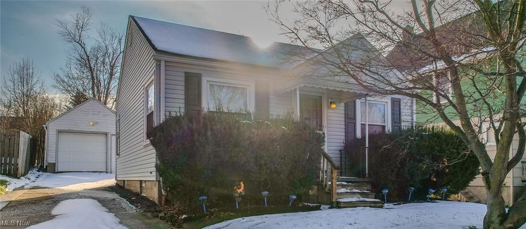 64 Palmetto Avenue, Akron, OH 44301