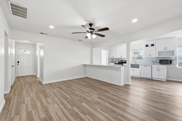 3913 Hickox Road, Rowlett, TX 75089