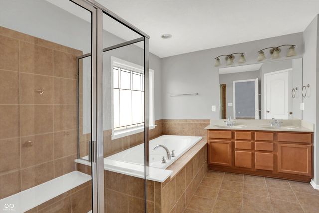 13866 Four Seasons Way, Carmel, IN 46074