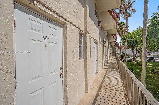 6709 N Kendall Drive 223, Pinecrest, FL 33156