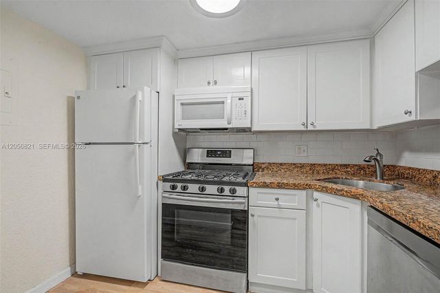 6709 N Kendall Drive 223, Pinecrest, FL 33156
