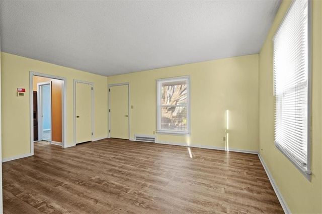 1221 E 25th Avenue, Kansas City, MO 64116