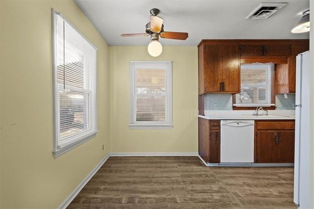 1221 E 25th Avenue, Kansas City, MO 64116