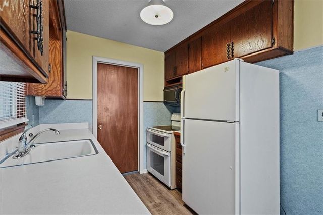 1221 E 25th Avenue, Kansas City, MO 64116