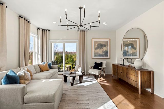 32 East Point Drive 2, East Providence, RI 02916