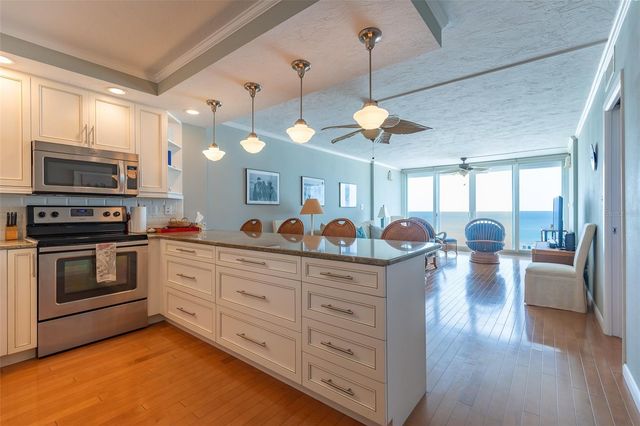 5300 GULF DRIVE 204, Holmes Beach, FL 34217