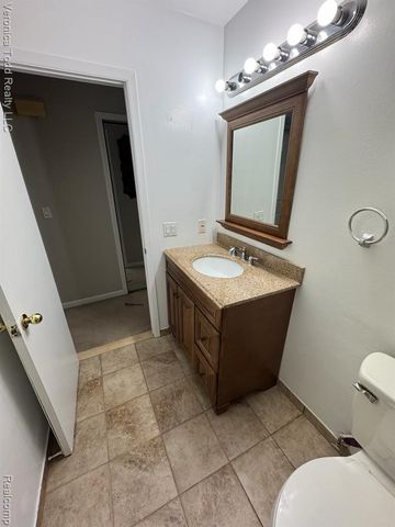 2994 Roundtree Drive, Troy, MI 48083