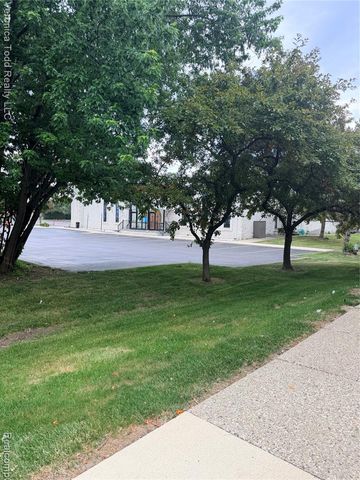 2994 Roundtree Drive, Troy, MI 48083