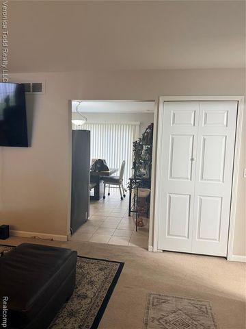 2994 Roundtree Drive, Troy, MI 48083