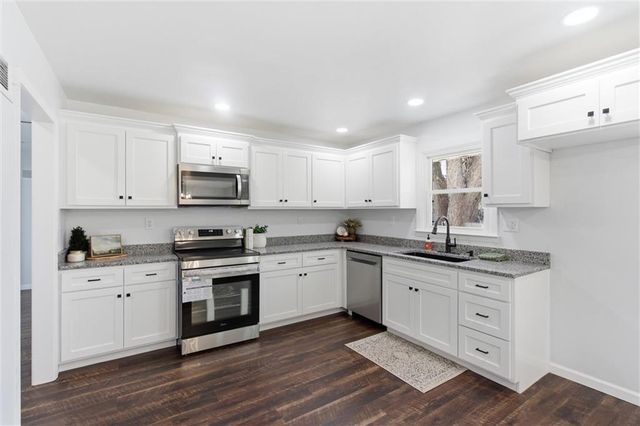 2425 NE 38th Street, Kansas City, MO 64116