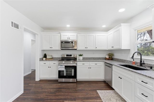 2425 NE 38th Street, Kansas City, MO 64116