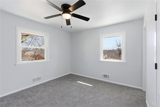 2425 NE 38th Street, Kansas City, MO 64116