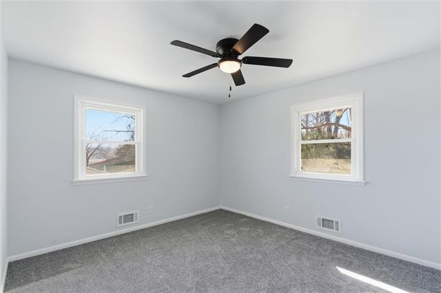 2425 NE 38th Street, Kansas City, MO 64116