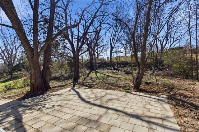 2425 NE 38th Street, Kansas City, MO 64116