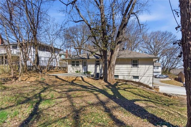 2425 NE 38th Street, Kansas City, MO 64116