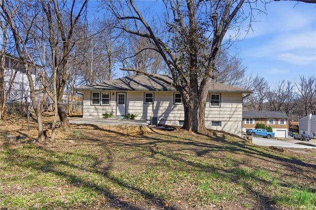 2425 NE 38th Street, Kansas City, MO 64116